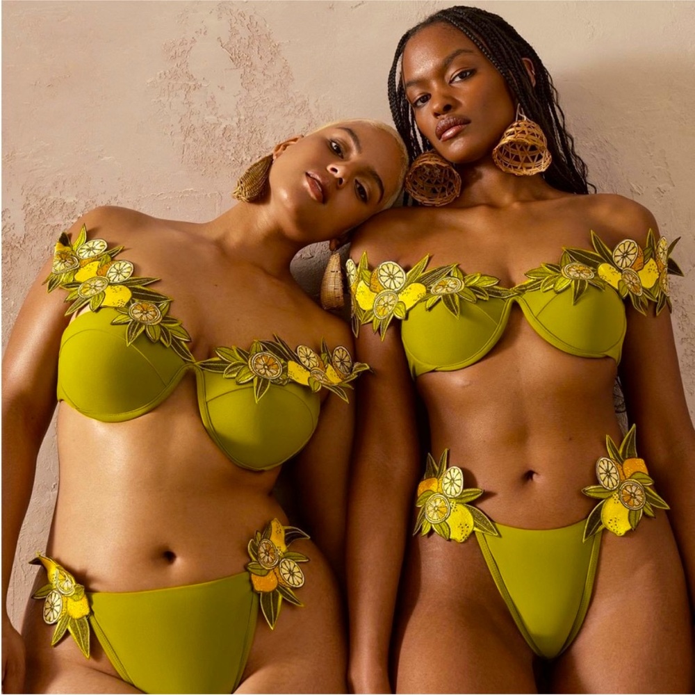 Andrea lyamah two piece set with wrap in a large